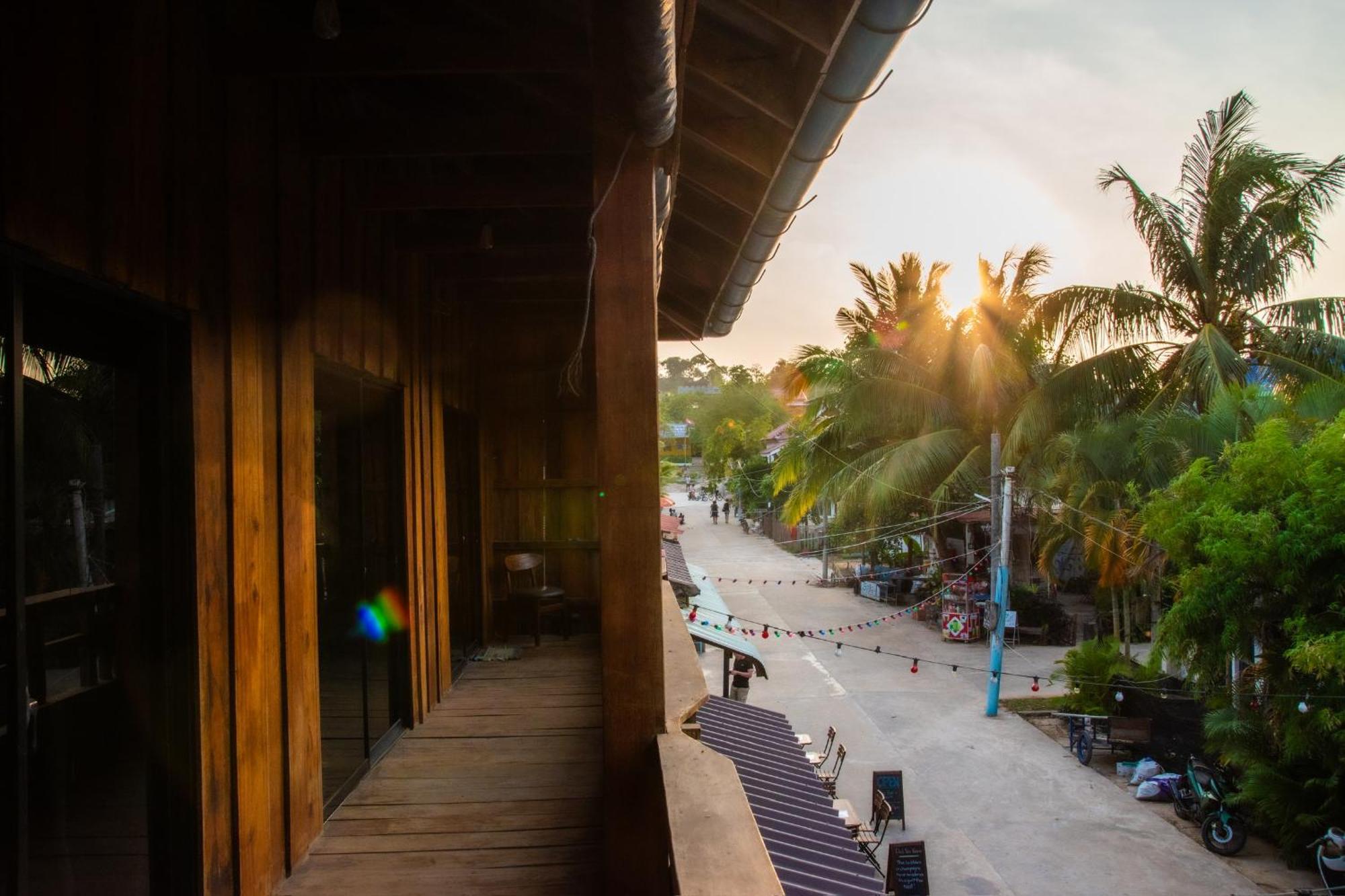 Two Ducks Hotel Koh Rong Sanloem Exterior photo