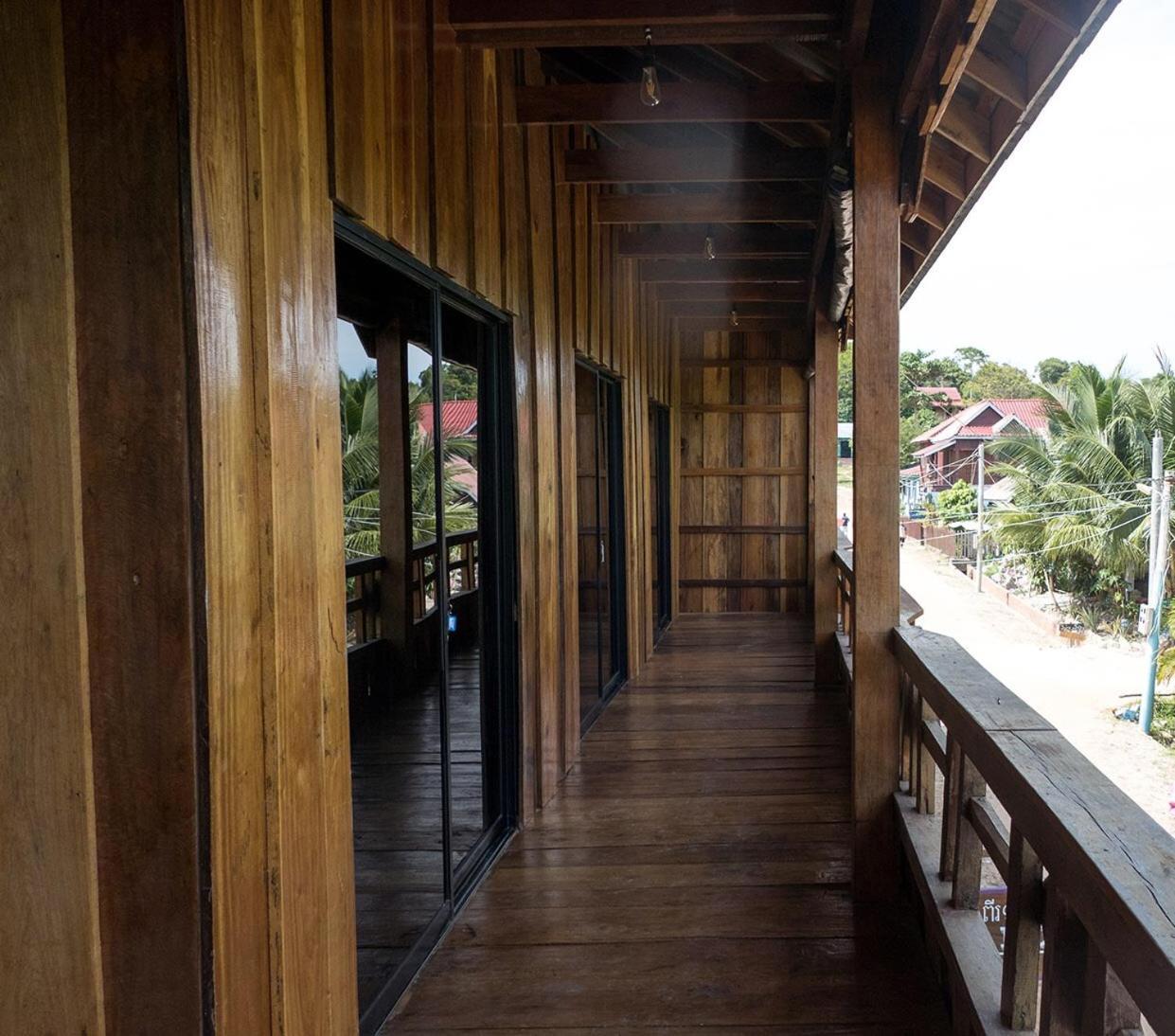 Two Ducks Hotel Koh Rong Sanloem Exterior photo